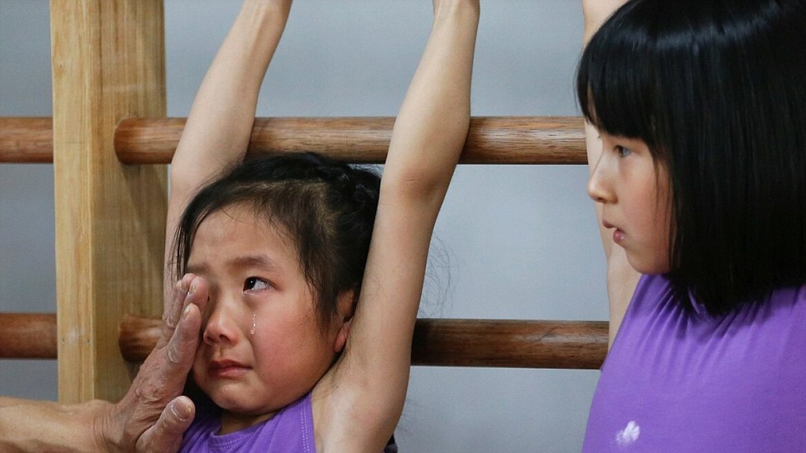 Σκληρές εικόνες στην Κίνα: Υποφέρουν 6χρονα παιδιά για να γίνουν Ολυμπιονίκες